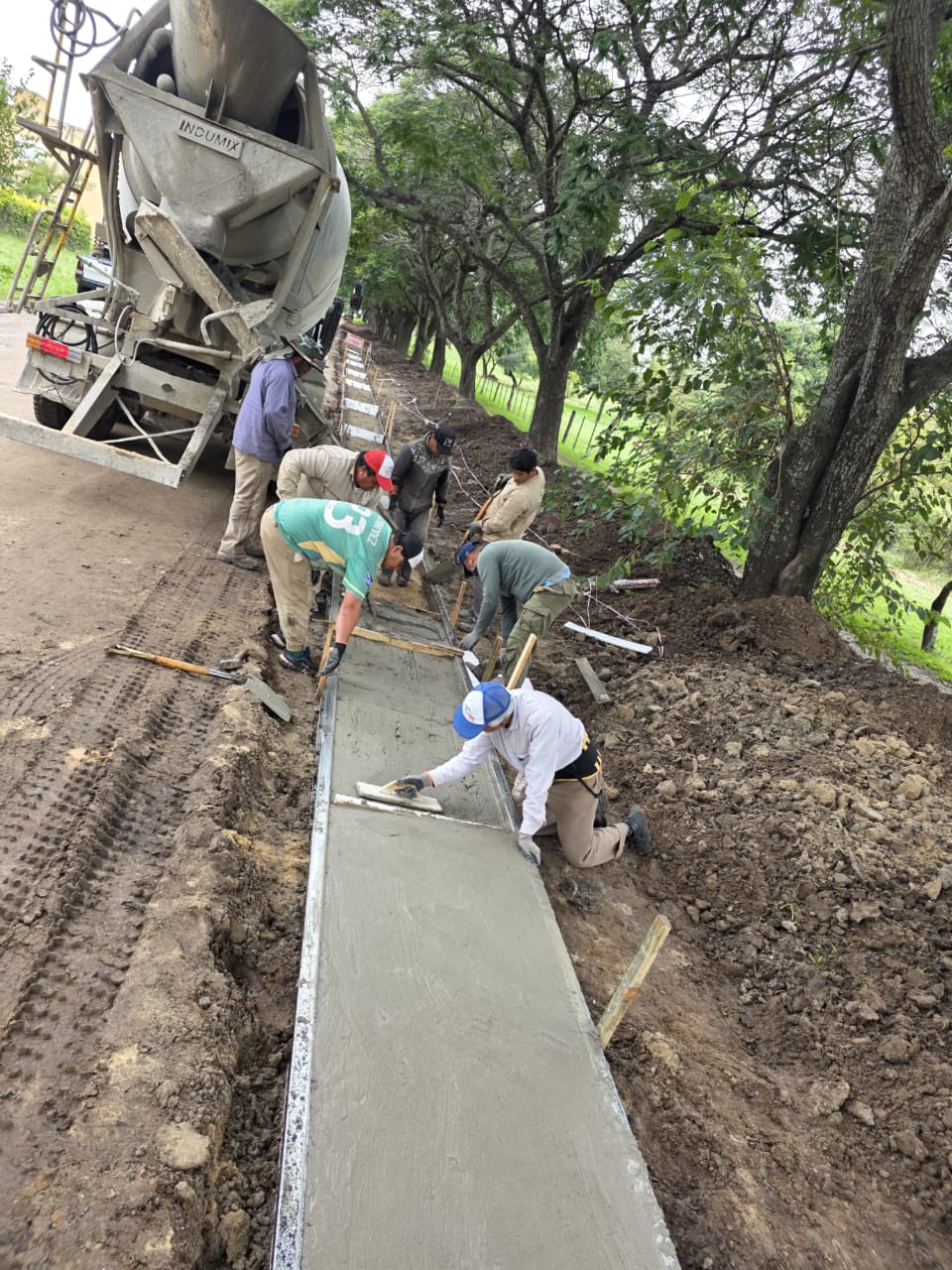 Obra clave para el turismo: Avanza el cordón cuneta en una zona estratégica